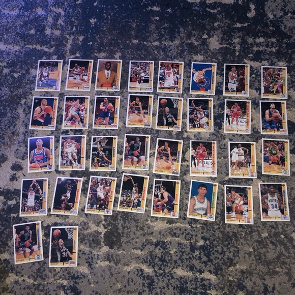 Basketball Lot Full Of 34 Mint Condition Cards - Picture 2 of 11